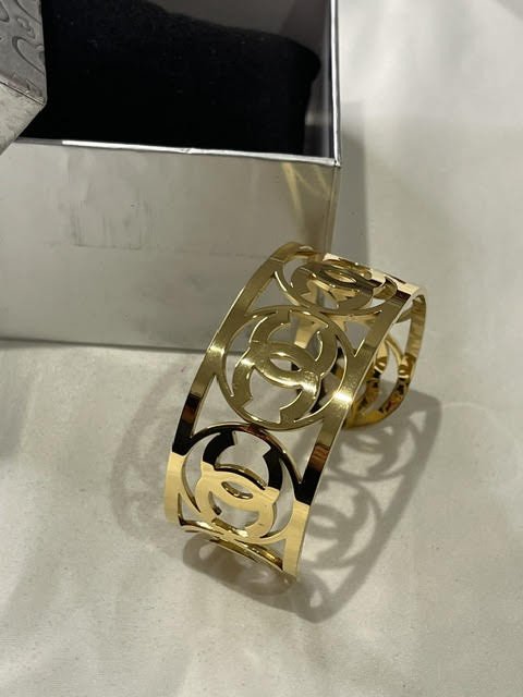 C-Bangle/cuff